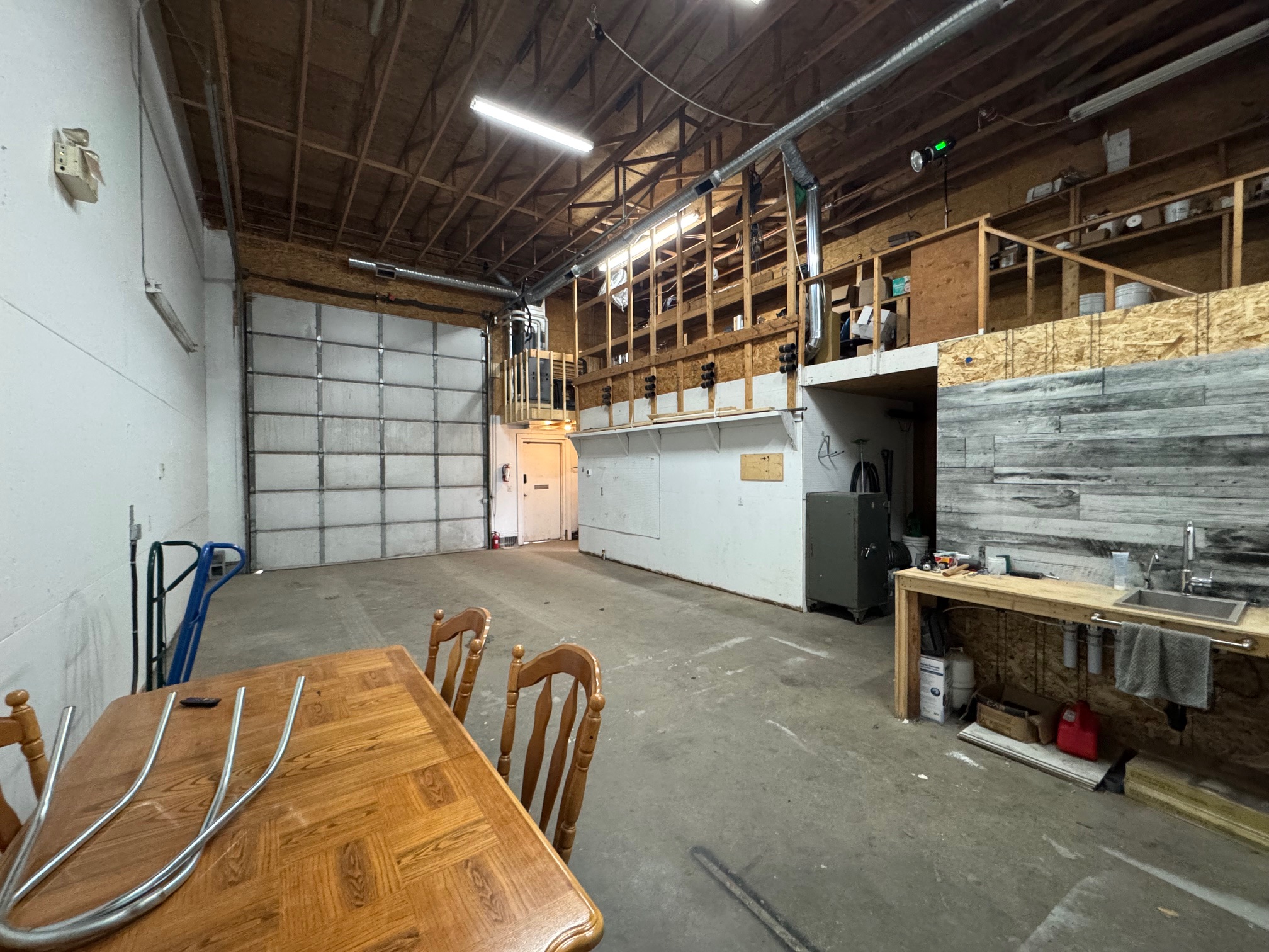 1,000 sq ft industrial unit, 3350 Sexsmith Rd, Kelowna, BC